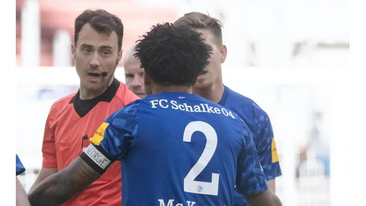 Weston McKennie exhibe un brazalate pidiendo justicia para George Floyd