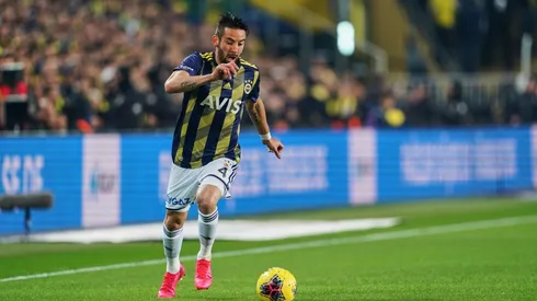 Mauricio Isla con la camiseta del Fenerbahce