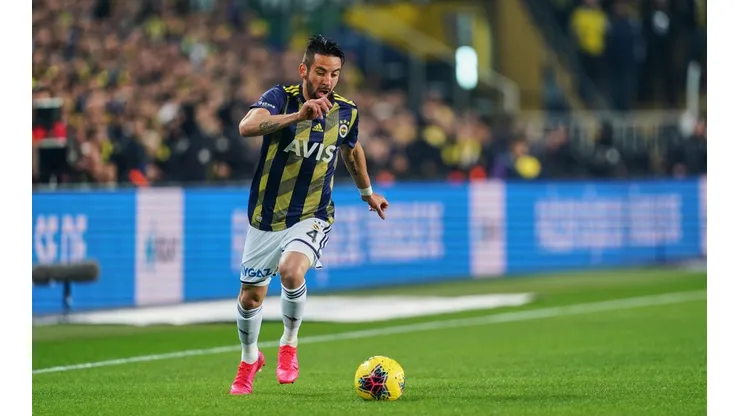 Mauricio Isla con la camiseta del Fenerbahce