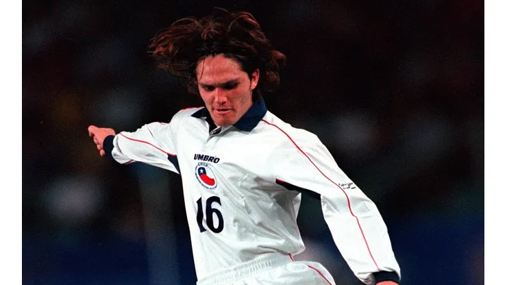 Rafael Olarra defendiendo la camiseta de Chile en los Juegos Olímpicos Sidney 2000