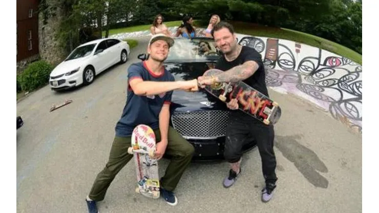 Madars Apse junto a la verdadera leyenda viviente Bam Margera.