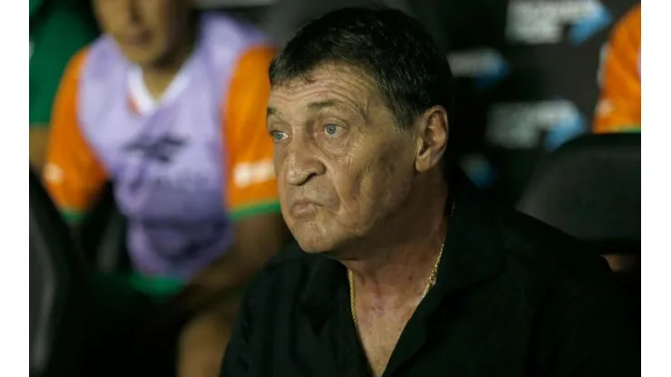 Julio César Falcioni no seguirá dirigiendo a Banfield