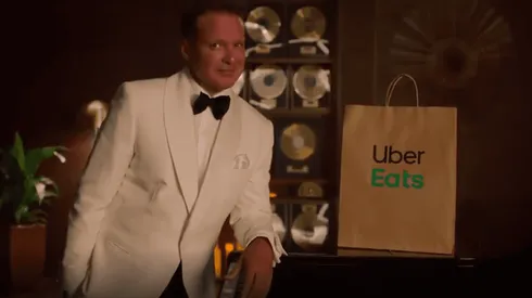 Luis Miguel en el comercial de Uber Eats.