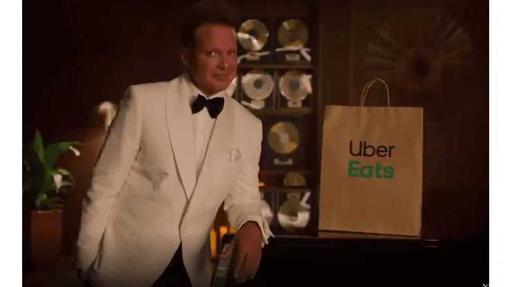 Luis Miguel en el comercial de Uber Eats.