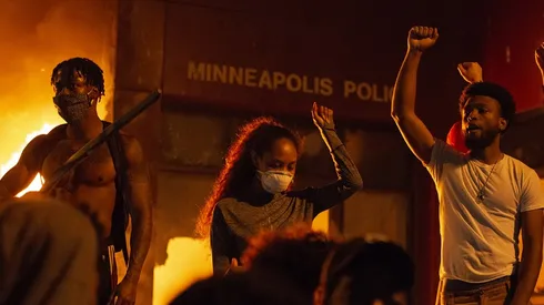 Las protestas por el asesinato de George Floyd derivaron en un cuartel de policía quemado.