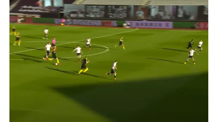 Simon Piesinger anotó un golazo de media cancha en la igualdad del Randers ante el AGF