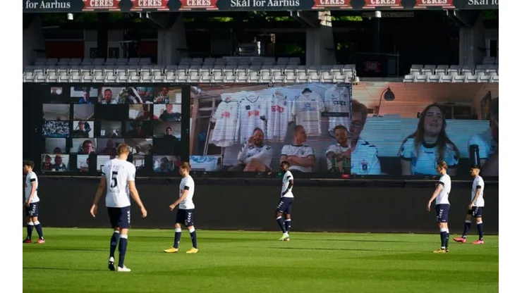 Club danés permite a sus hinchas "estar en la cancha" gracias a Zoom