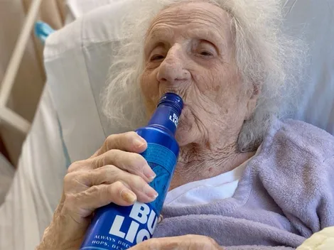 Abuela de 103 años superó el coronavirus y festejó con una cerveza bien helada