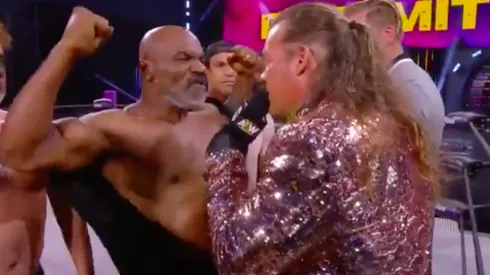 Mike Tyson hizo sorpresiva aparición en show de AEW para retar a Chris Jericho
