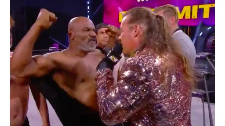 Mike Tyson hizo sorpresiva aparición en show de AEW para retar a Chris Jericho
