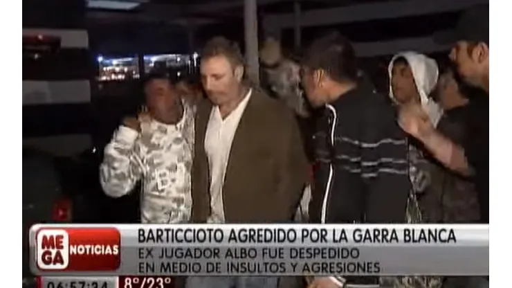 Imágenes que nadie quiere recordar: Barticciotto agredido por hinchas de Colo Colo