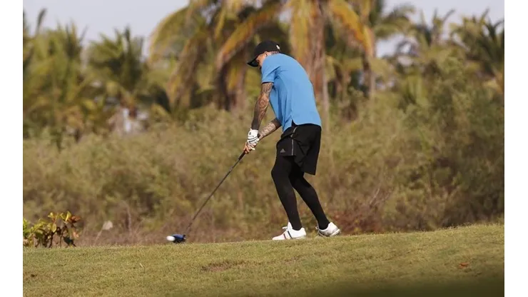 Nico Castillo se fue a jugar golf.