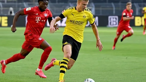 Alphonso Davies impresionó con su velocidad persiguiendo a Haaland en el clásico alemán entre Bayern Múnich y Borussia Dortmund