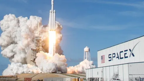 Elon Musk y la NASA probarán SpaceX con un vuelo espacial tripulado.