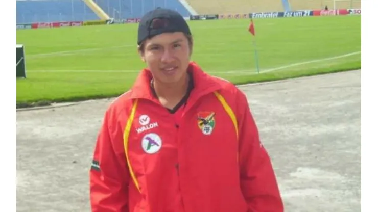 Deibert Guzmán en una de selecciones menores de Bolivia