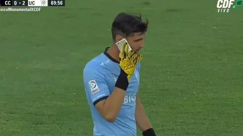 Dituro "contesta" al llamado en pleno partido.