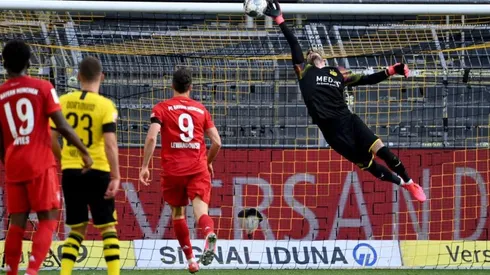 Joshua Kimmich encajó un globito perfecto para abrir el marcador a favor del Bayern Múnich ante el Borussia Dortmund