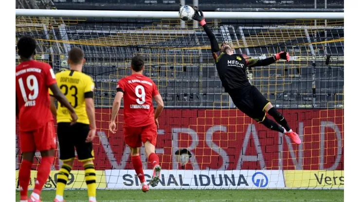 Joshua Kimmich encajó un globito perfecto para abrir el marcador a favor del Bayern Múnich ante el Borussia Dortmund