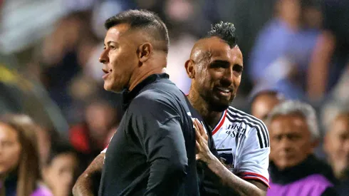 Almirón deberá decidir ahora qué hacer con Arturo Vidal tras su lesión.