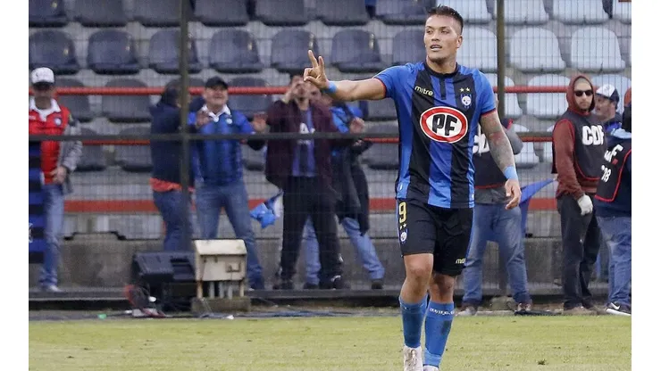 Javier Parraguez hizo dos goles y mandó un especial saludo en Huachipato
