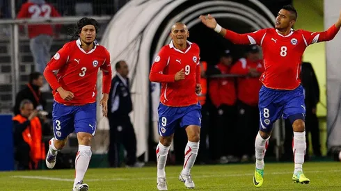 Waldo Ponce junto a Humberto Suazo y Arturo Vidal por la Roja