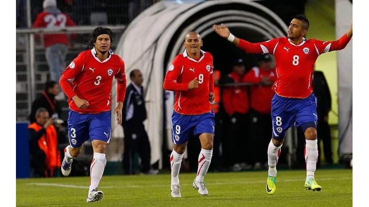 Waldo Ponce junto a Humberto Suazo y Arturo Vidal por la Roja