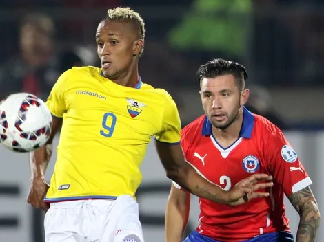 El 11 de Chile ante Ecuador en la Copa América 2015: Keno Mena de central