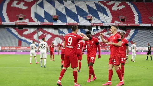 Los jugadores del Bayern Munich festejan uno de los goles frente al Eintracht Frankfurt