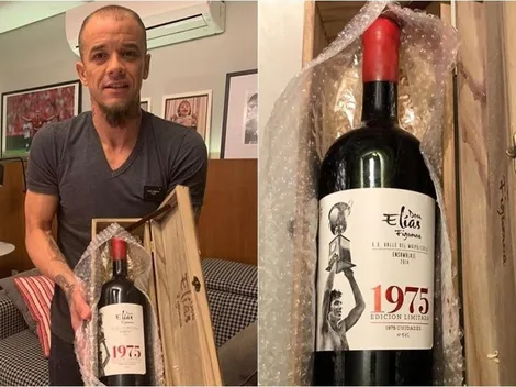 Don Elías le regala su vino a D'Alessandro