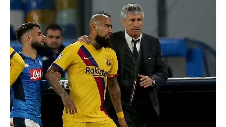 Quique Setién destacó las virtudes que aporta Arturo Vidal al camarín de Barcelona