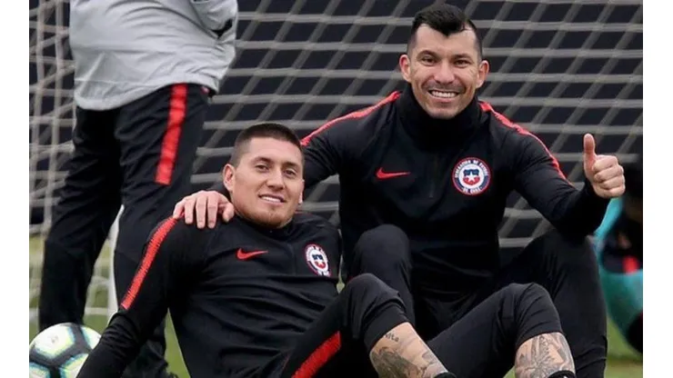 Castillo y Medel juntos en la Roja