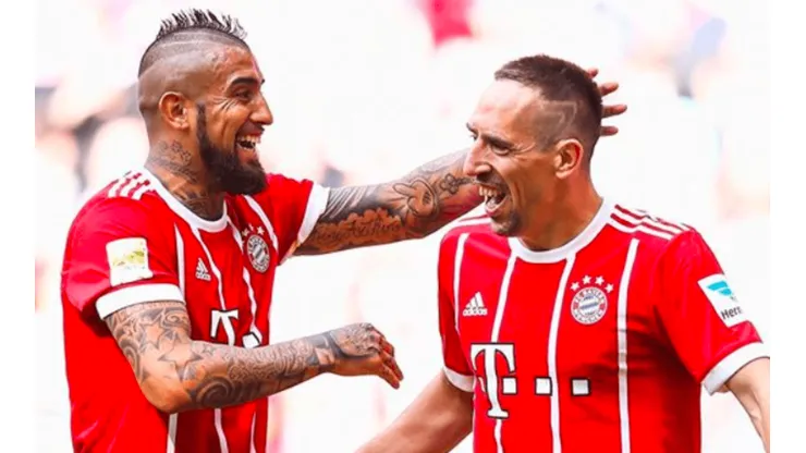 Ex compañeros celebraron el cumpleaños de Arturo Vidal en redes sociales