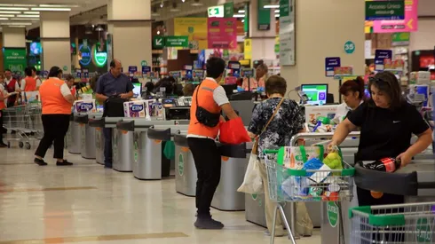 Este 21 de mayo los supermercados atenderán respetando los protocolos sanitarios y de seguridad por el covid-19.