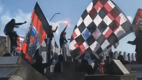Los hinchas en el cementerio