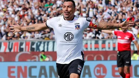 Esteban Paredes festejando el gol del récord