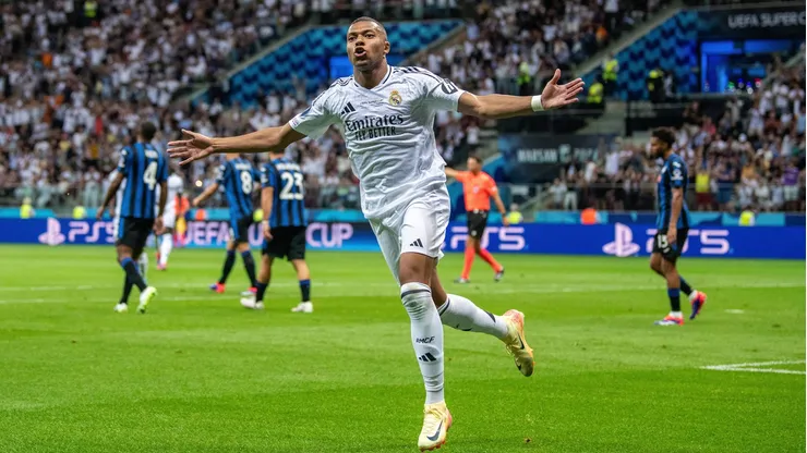 Kylian Mbappé debutó, anotó y sumó su primer título con la camiseta del Real Madrid.