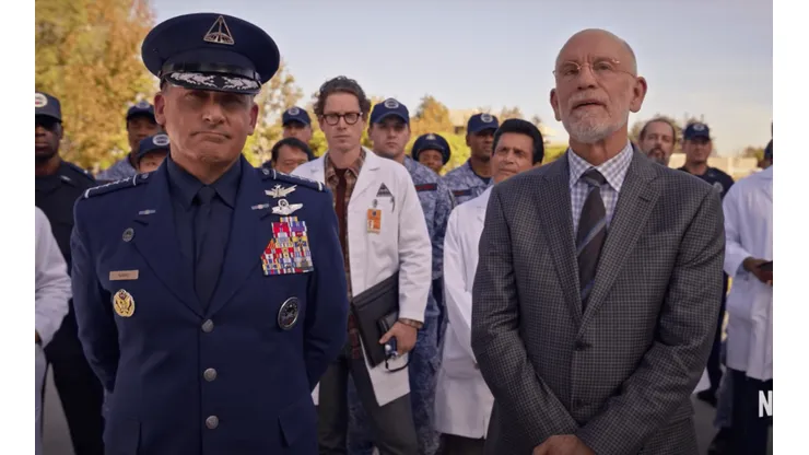 Steven Carrell y John Malkovich en una escena de "Space Force".