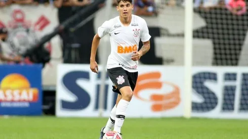 Ángelo Araos cambia de representantes