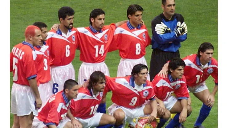 Chile ante Brasil en Francia 98. Aros abrazado con el Matador.
