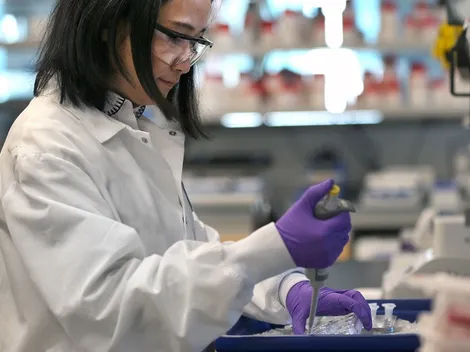 Laboratorio de EEUU realiza pruebas preliminares exitosas en humanos de vacuna contra el coronavirus