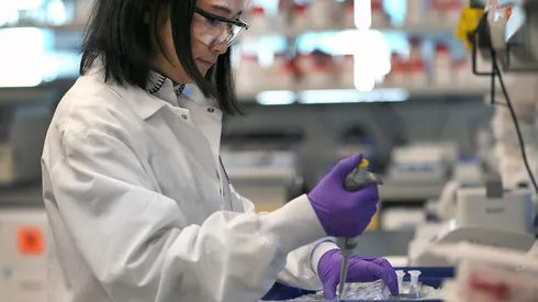 Moderna es uno de los laboratorios que lidera la carrera por una vacuna contra el coronavirus.