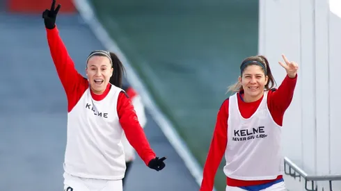 Las defensas de la Roja son destacadas en España