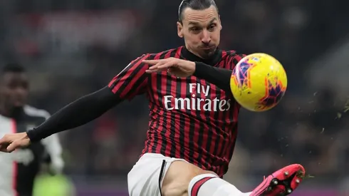 Zlatan Ibrahimovic puede ser compañero de Gary Medel