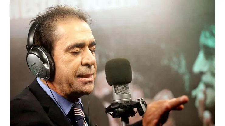 Eduardo Bonvallet haciendo radio