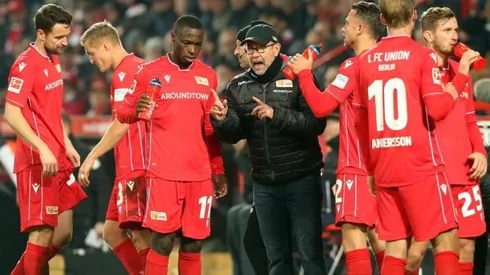 Técnico del Union Berlin no podrá dirigir ante el Bayern Múnich por ir al velorio de su suegro