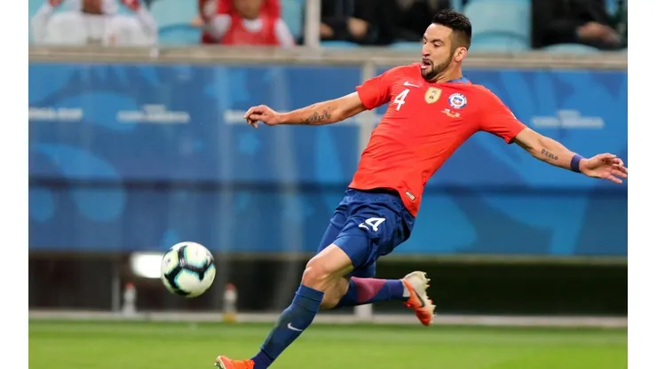 Mauricio Isla otra vez en la órbita de Boca Juniors, según prensa argentina
