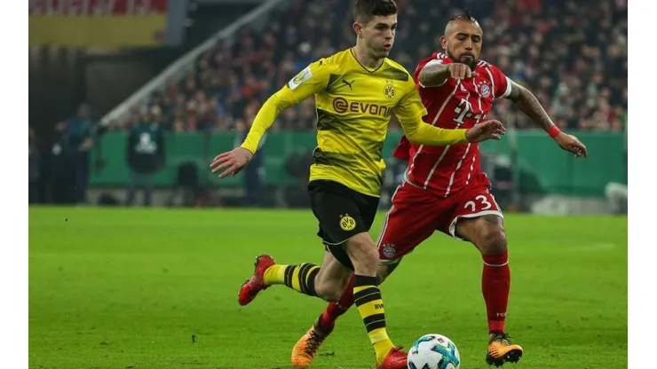 Vidal por Bayern Múnich jugando contra Borussia Dortmund