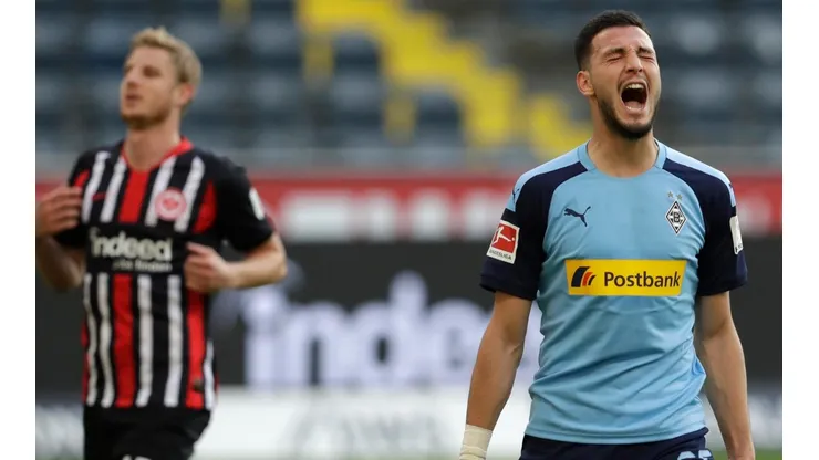 Ramy Bensebaini festeja el segundo gol del Monchengladbach