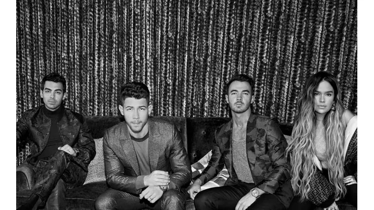 Jonas Brothers junto a la colombiana Karol G.