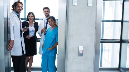 Se recomienda usar simepre un ascensor vacío.